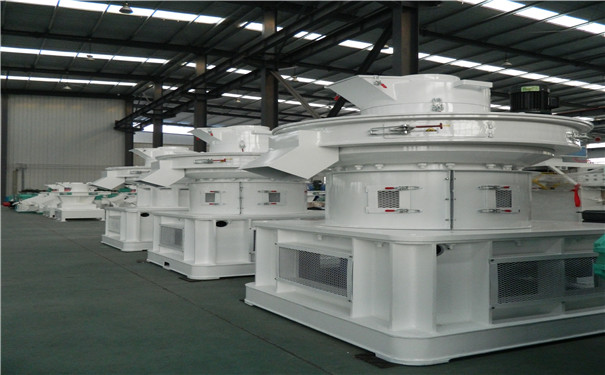 中國秸稈網綜合報道，2017年農作物秸稈補貼有幾個特點： 特點一：覆蓋麵比較廣，全國很多省都有這個政策； 特點二：扶持對象多，企業、合作社、家庭農場、種養大戶、農民個人都能申請；特點三：項目補貼資金差別大，普通農戶補貼1-2萬元，合作社幾萬到幾十萬，企業幾萬到上千萬。今天介紹的這個政策，叫農作物秸稈綜合利用項目。