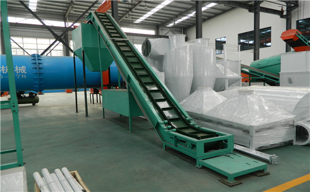 中國秸稈網綜合報道，2017年農作物秸稈補貼有幾個特點： 特點一：覆蓋麵比較廣，全國很多省都有這個政策； 特點二：扶持對象多，企業、合作社、家庭農場、種養大戶、農民個人都能申請；特點三：項目補貼資金差別大，普通農戶補貼1-2萬元，合作社幾萬到幾十萬，企業幾萬到上千萬。今天介紹的這個政策，叫農作物秸稈綜合利用項目。