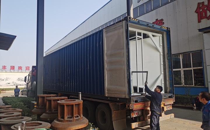 香蕉福利导航生產線裝車完成，準備發往烏幹達